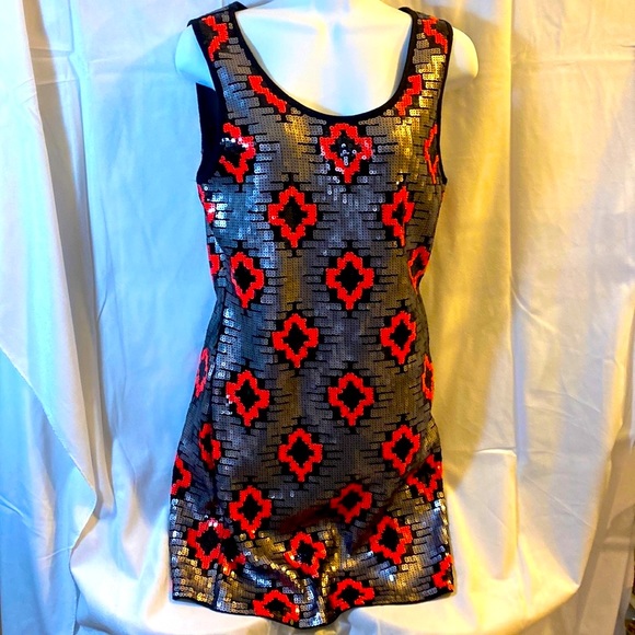 Esley Sequined Dress Beautiful size medium ,fits like a small  ,lots of stretch - Picture 5 of 5